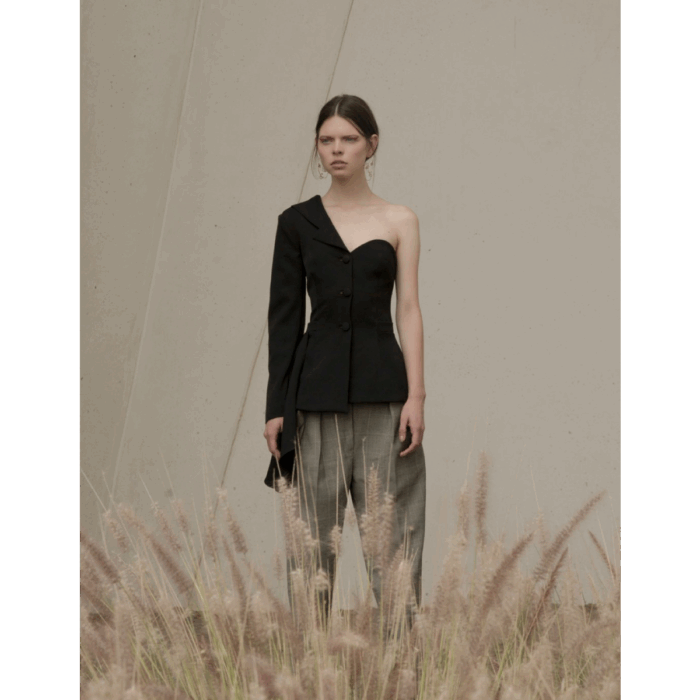 Alejandra de coss women´s asymmetric top Clothing classic color Coveti