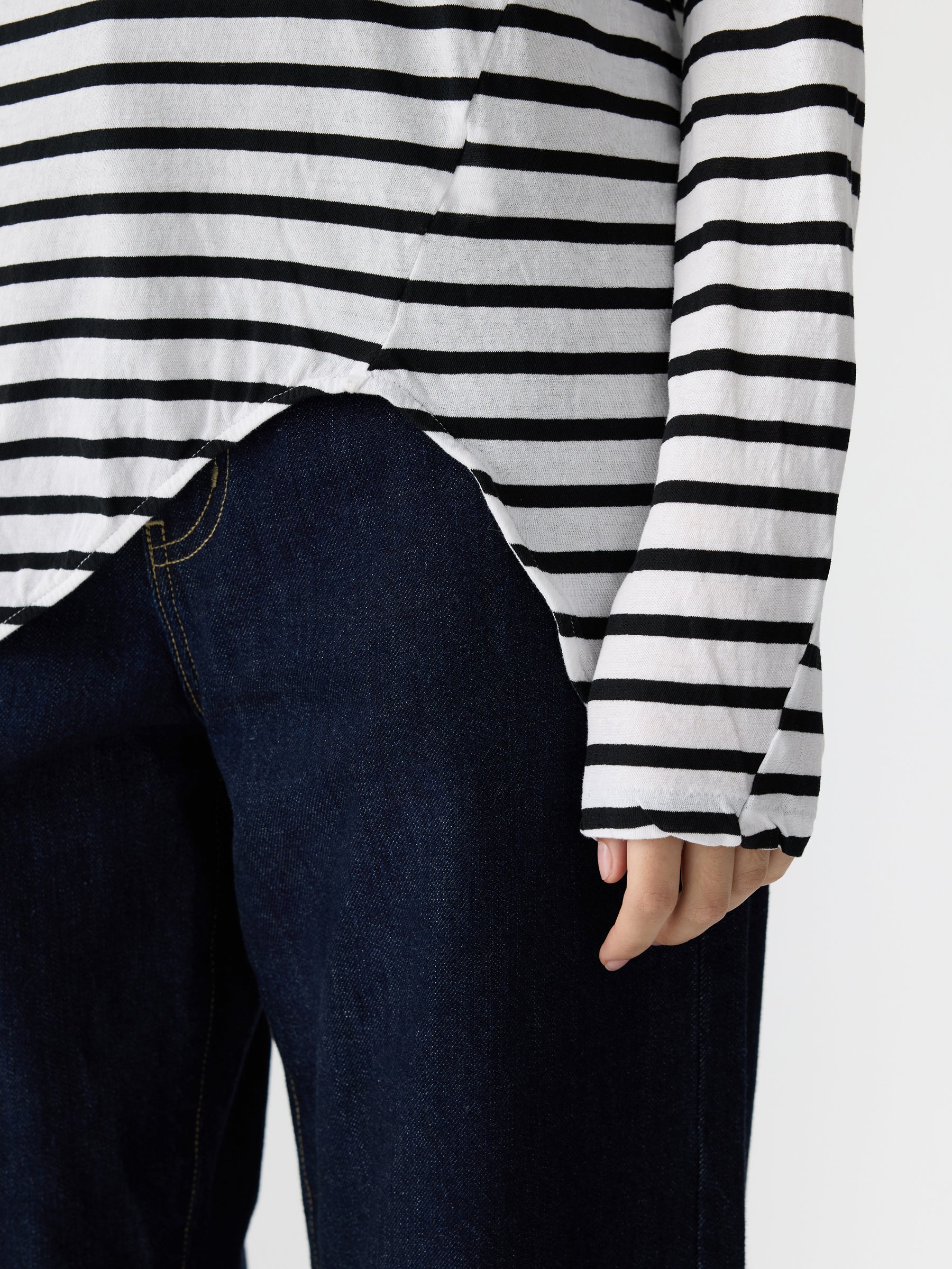 Stripe Scoop Hem Long Sleeve T-Shirt - Image 4